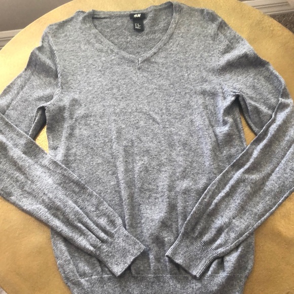 H&M Sweater - Picture 3 of 4